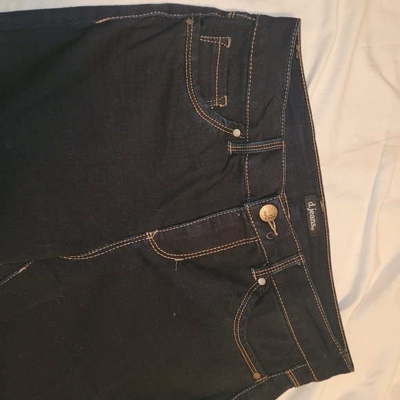 𝅺women's Jeans NWOT - Picture 2 of 4
